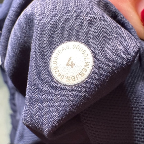 Lululemon Beyond the Studio Crop *Swift Fabric Size 4 True Navy - Picture 4 of 4